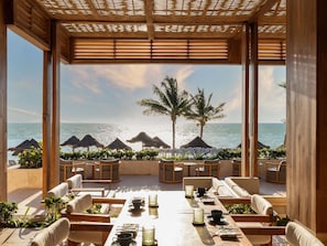 3 bars/lounges, swim-up bar, poolside bar - Fairmont Mayakoba  (Playa del Carmen)