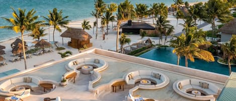 3 bares/lounges, bar molhado, bar ao lado da piscina