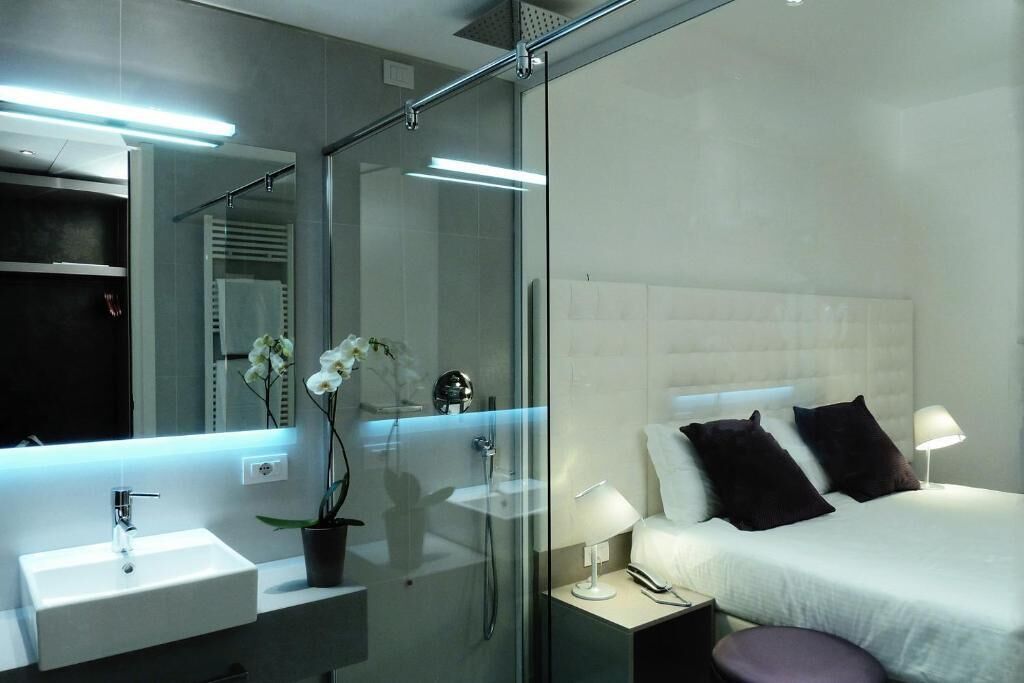 minibar, in-room safe, blackout curtains, soundproofing