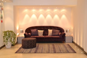 Lobby sitting area - Hotel Lugano Torretta (Mestre)