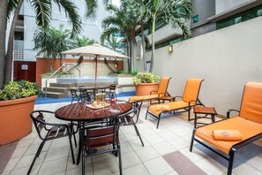 Bain à remous extérieur