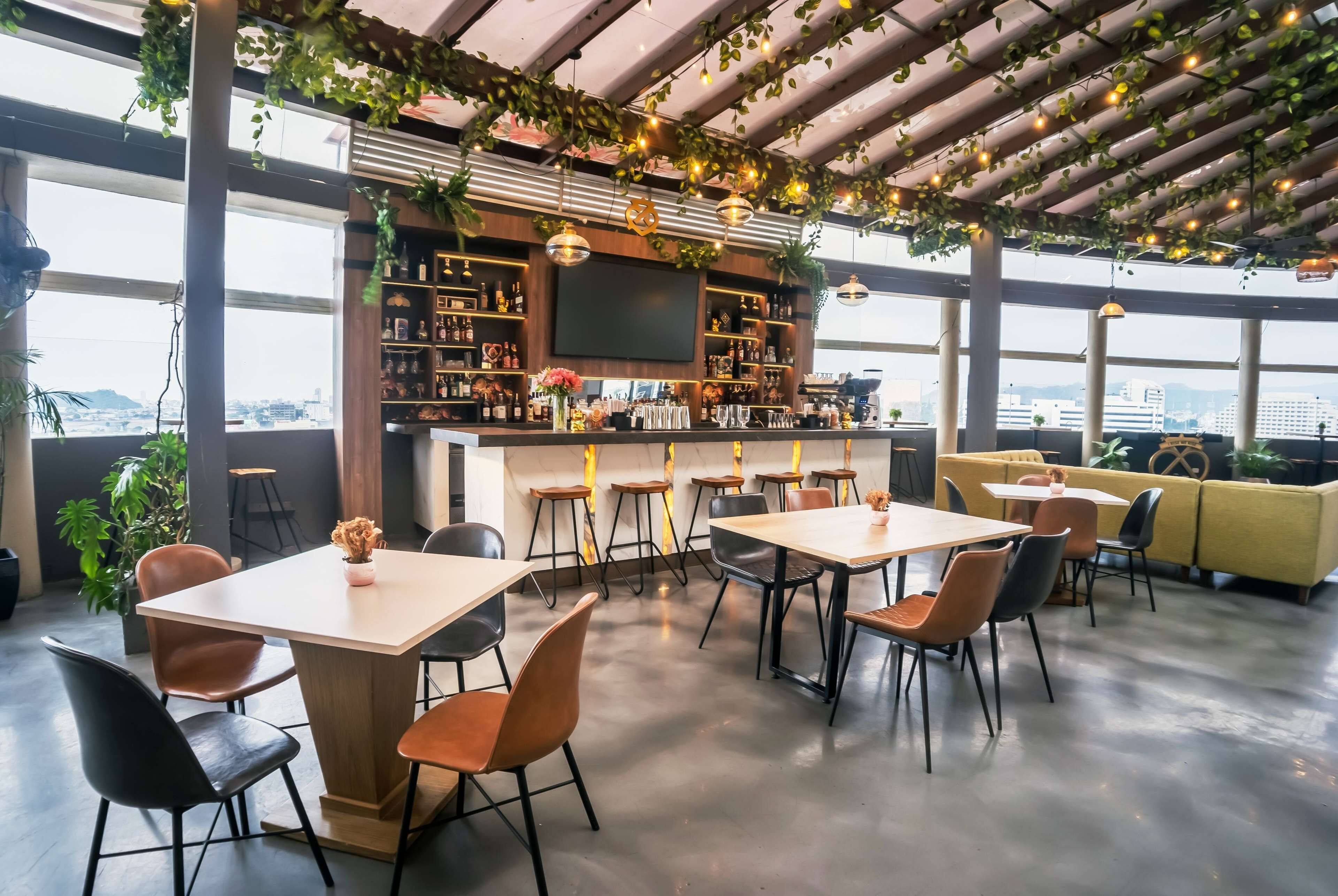 Bar (trong khuôn viên)