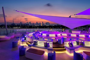 4 bars/lounges, poolside bar, beach bar