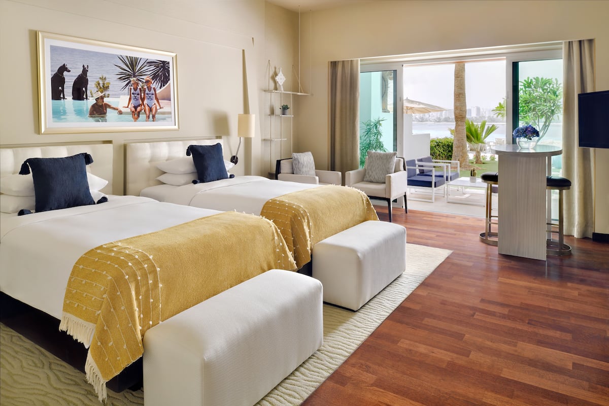 1 bedroom, premium bedding, down duvets, minibar