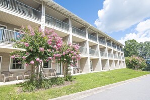Front of property - Lake Chatuge Lodge (Hiawassee)