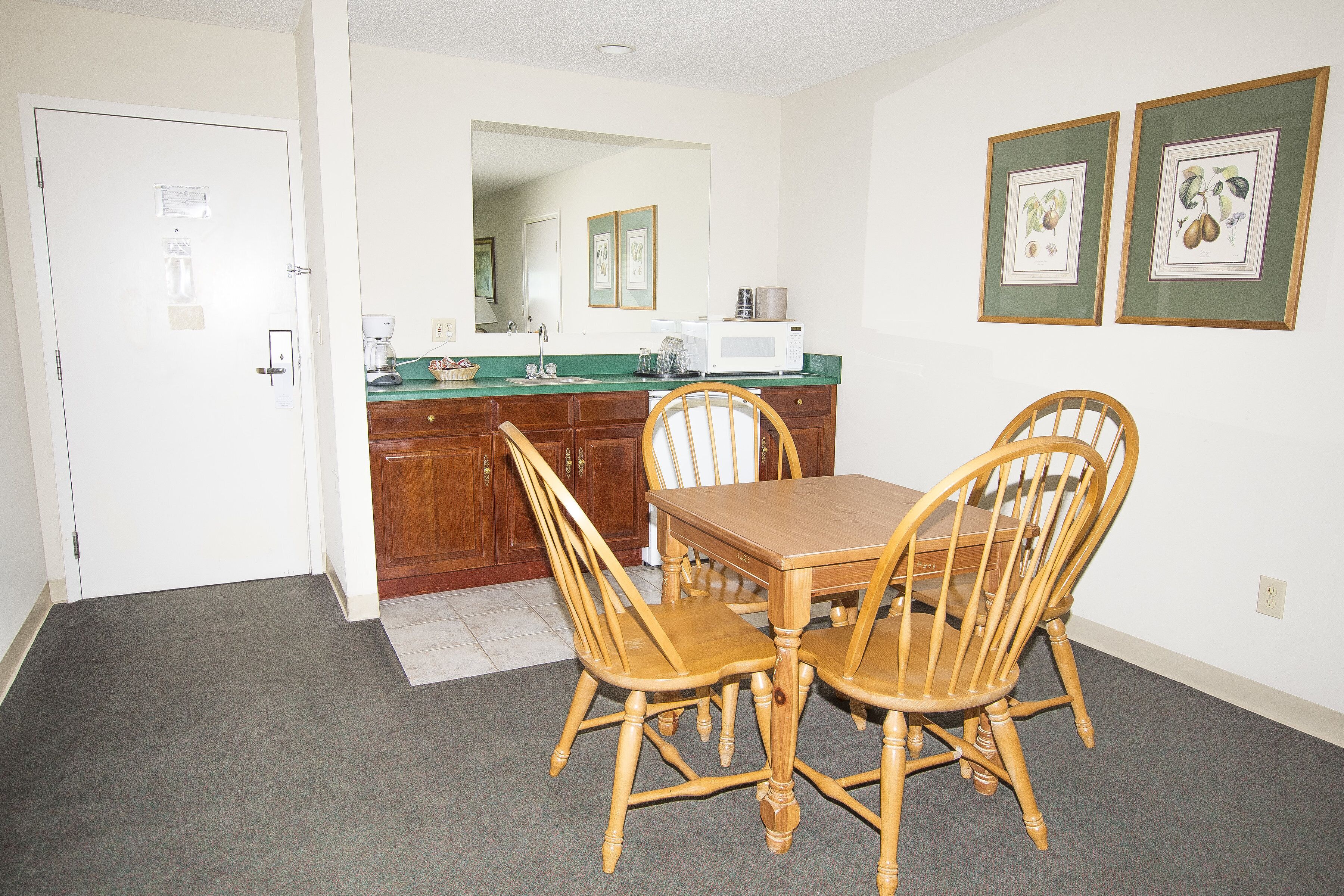 king suite with parlor | living area | 32-inch flat-screen tv with satellite channels, tv