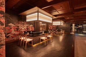 7 restaurants, breakfast, lunch, dinner served; Japanese cuisine