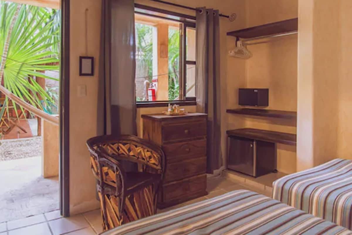 Chambre Supérieure, 2 lits une place, non-fumeur, vue jardin