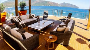 Presidential Room | Living area | LCD TV