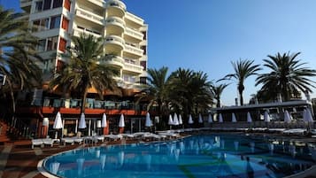 2 piscinas al aire libre