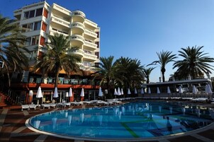2 piscinas al aire libre