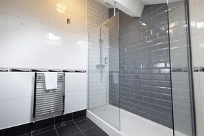 Triple Room | Bathroom