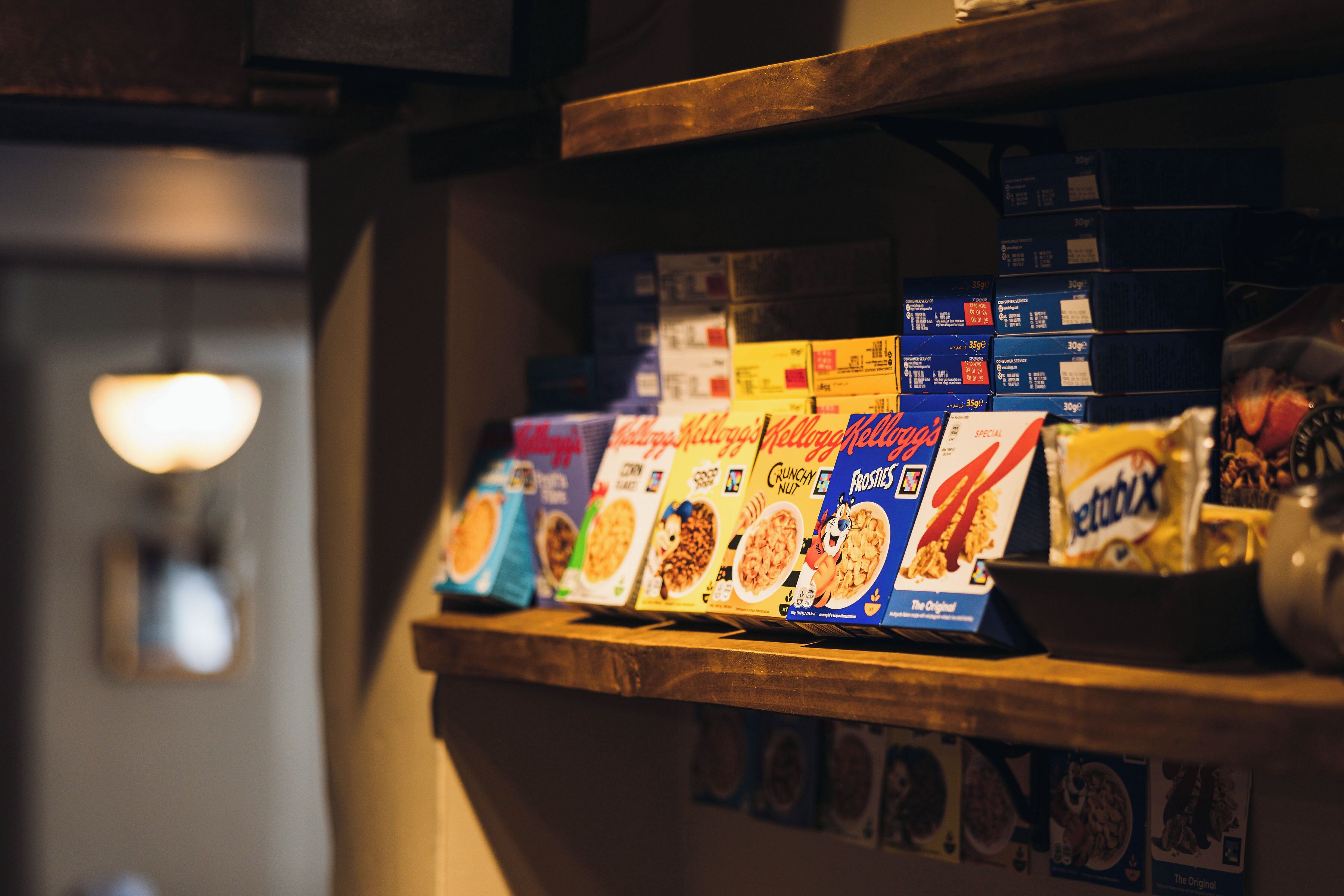 daily cooked-to-order breakfast (gbp 9.99 per person)