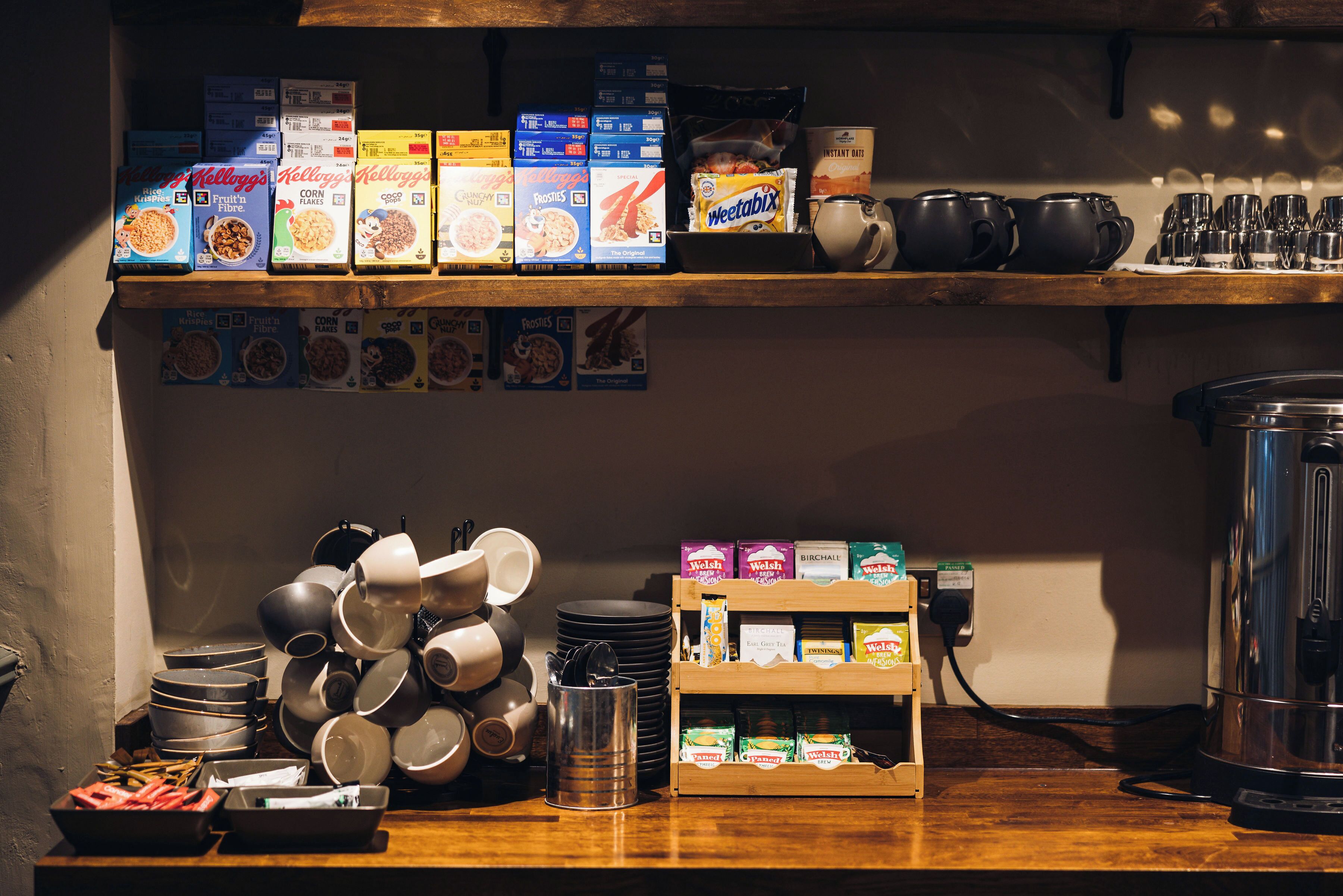 daily cooked-to-order breakfast (gbp 9.99 per person)