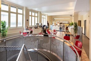 Dining - All In Hostel / Hotel Berlin (Berlin)
