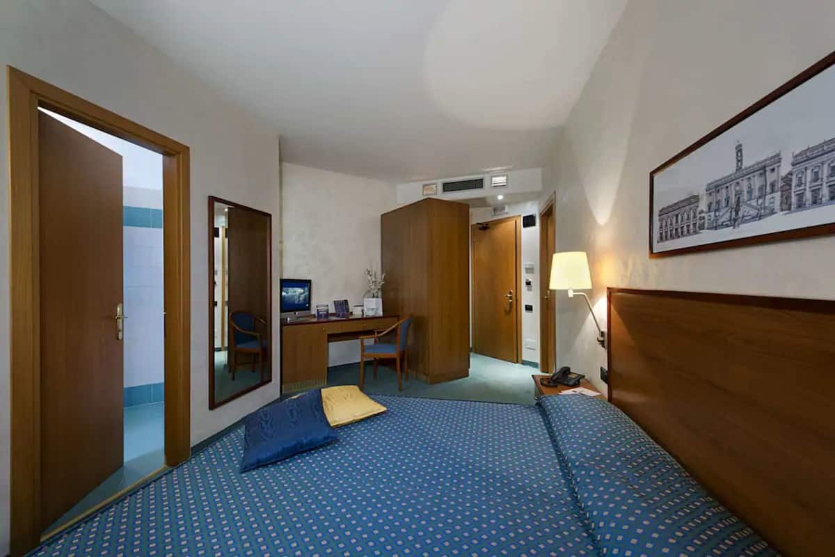 Premium bedding, minibar, desk, blackout curtains