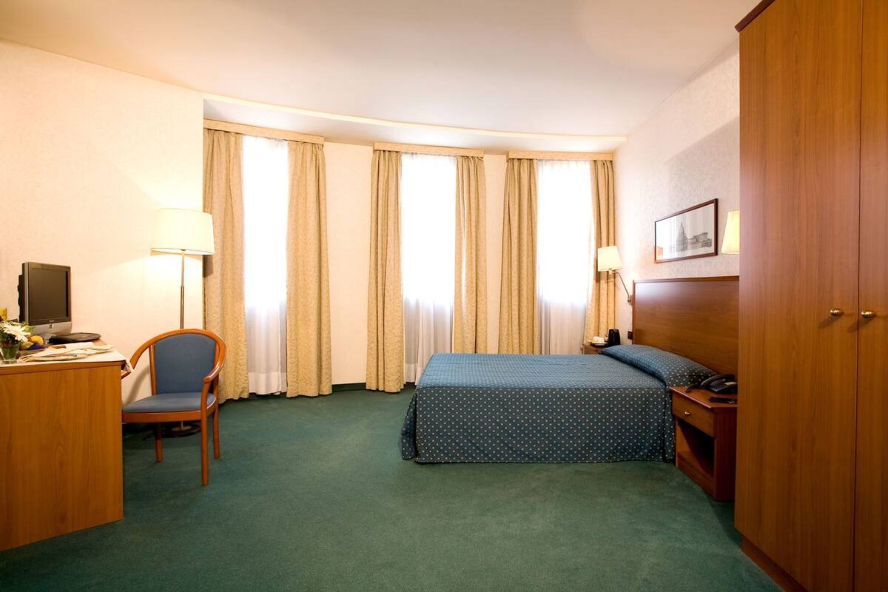 Premium bedding, minibar, desk, blackout curtains