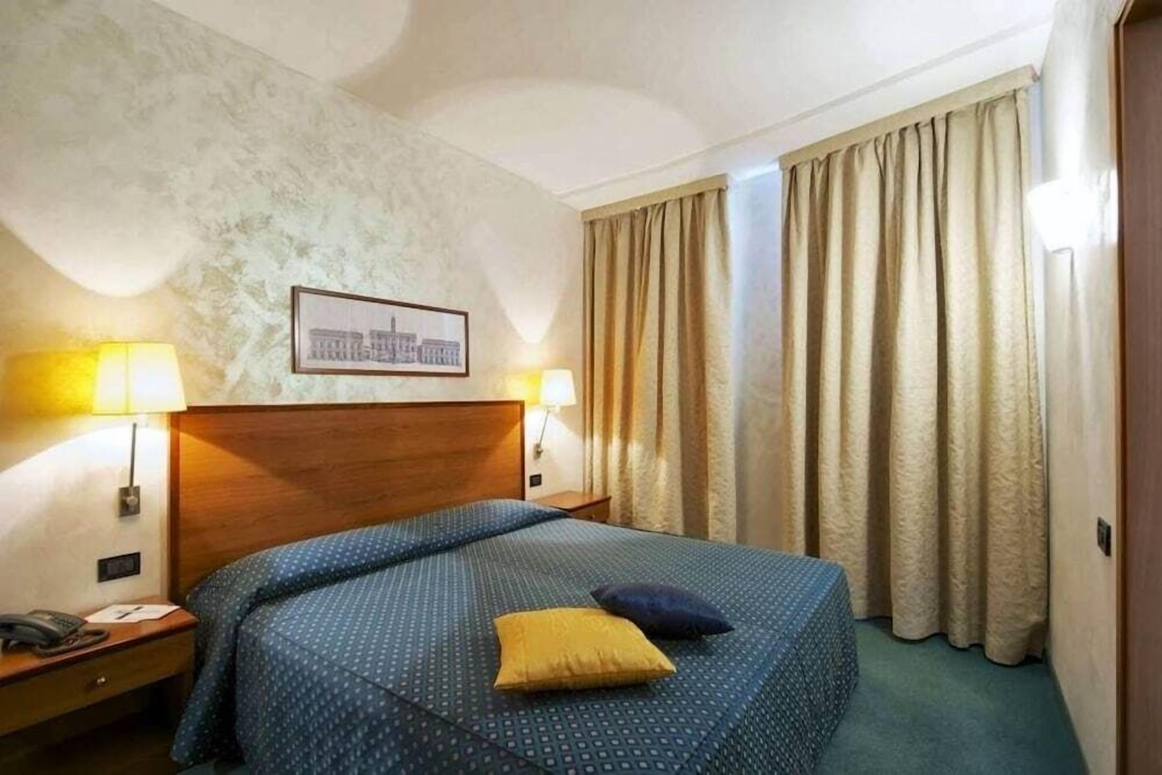 Premium bedding, minibar, desk, blackout curtains