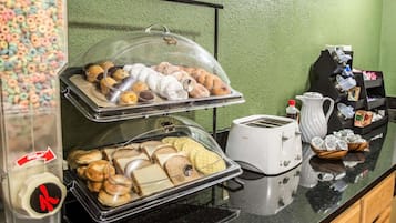 Tägliches inbegriffenes kontinentales Frühstück