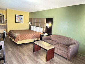 Chambre, 1 très grand lit et 1 canapé-lit, accessible aux personnes à mobilité réduite, non-fumeur