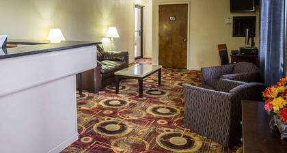 Rodeway Inn & Suites Plymouth Hwy 64