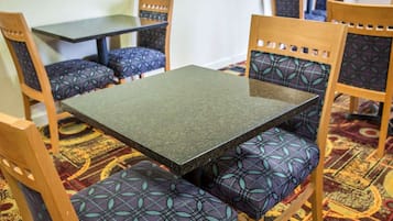 Café da manhã continental grátis todos os dias