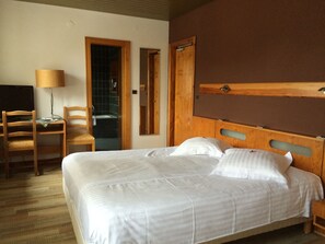 Standard Room | Desk, soundproofing, free WiFi, alarm clocks