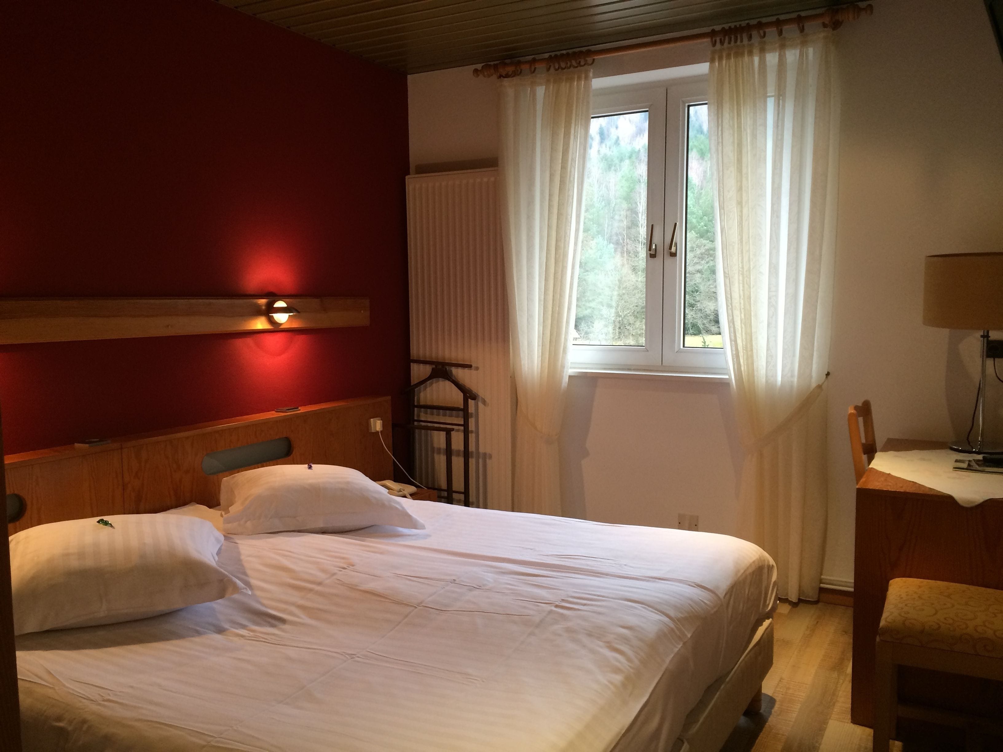 standard room | desk, soundproofing, free wifi, alarm clocks