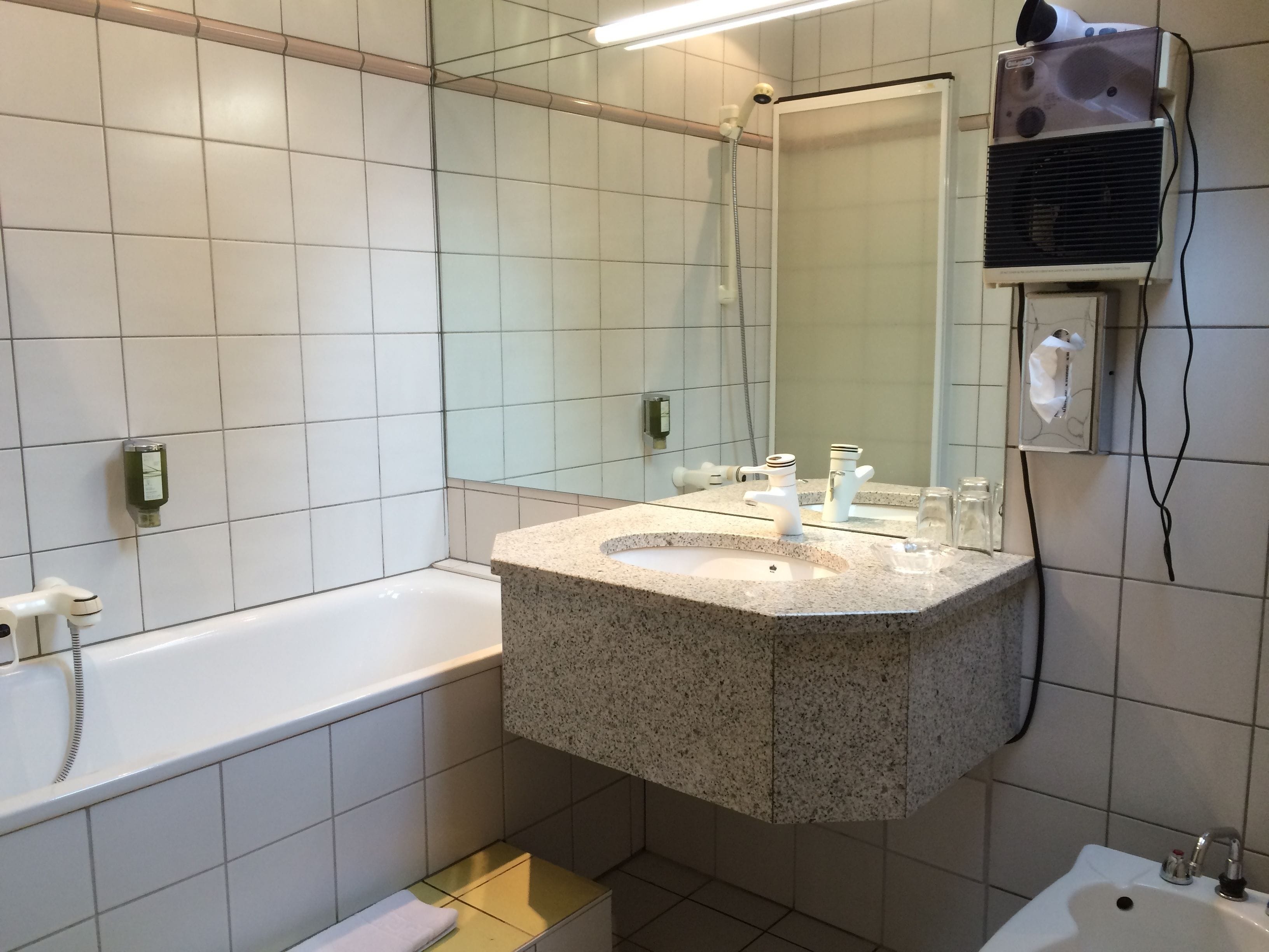 double room (confort plus) | bathroom | bathtub, hair dryer