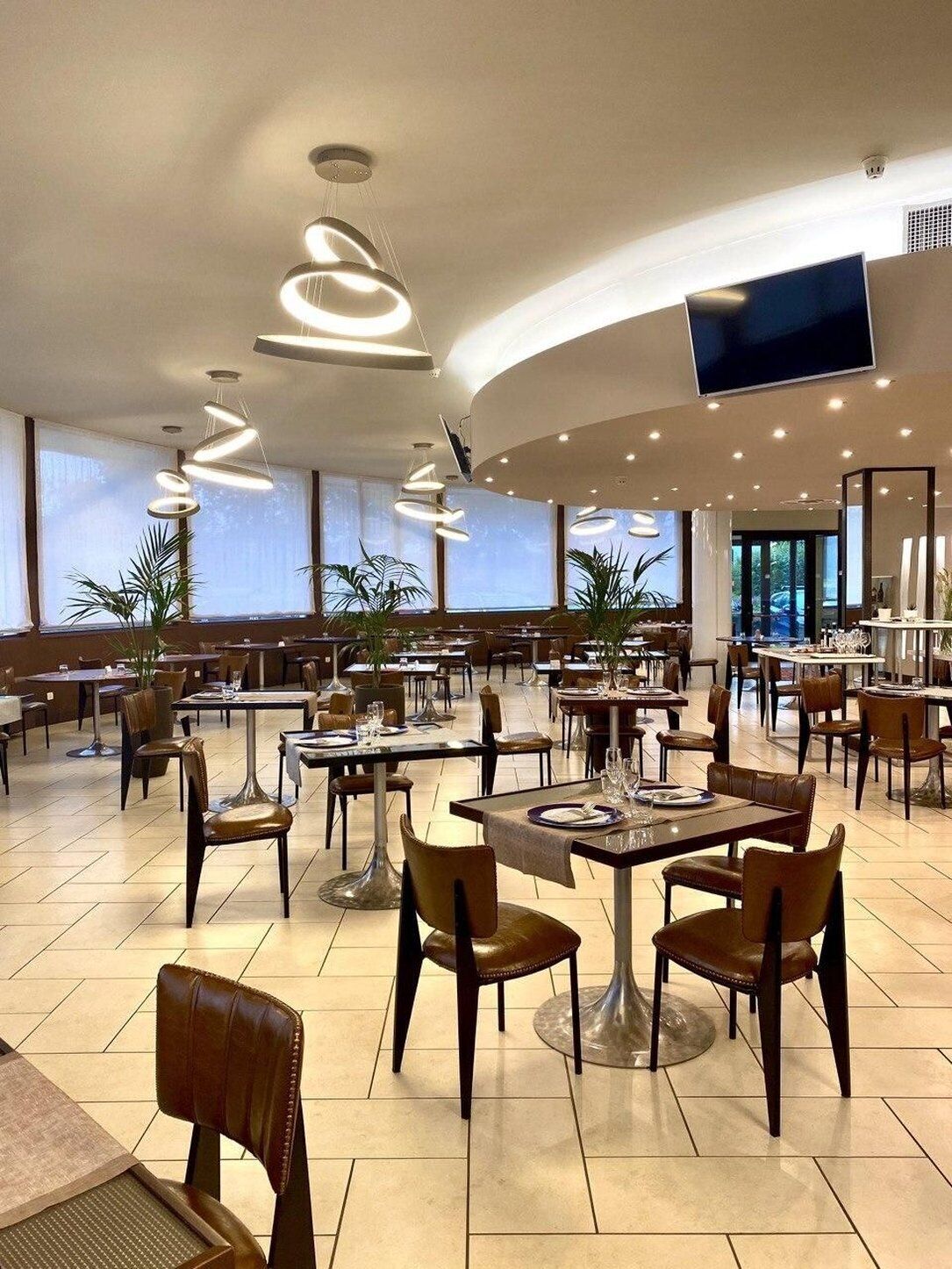 Breakfast, dinner served; Mediterranean cuisine, garden views 