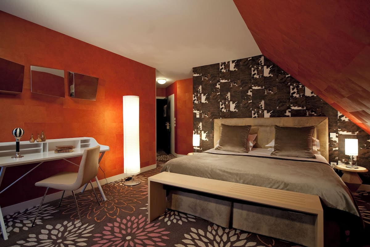 Minibar, in-room safe, desk, blackout curtains