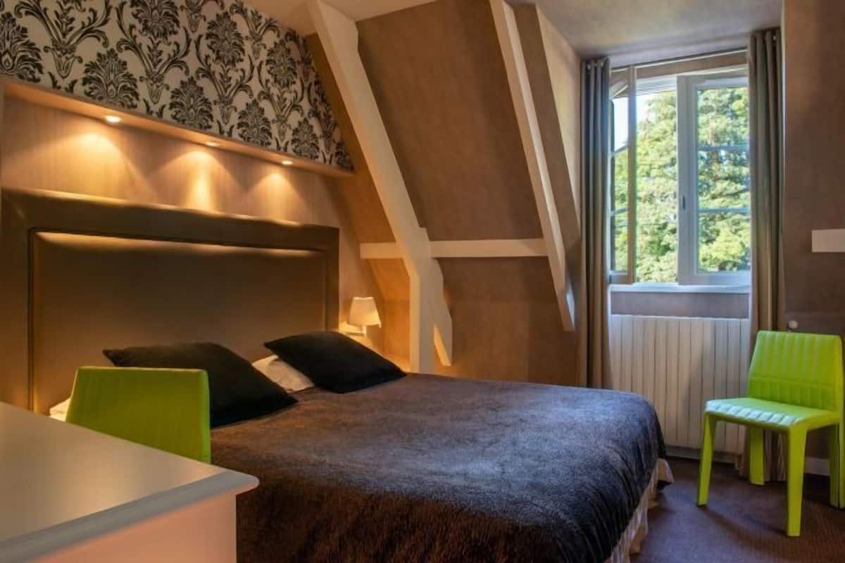 Minibar, in-room safe, individually decorated, individually furnished