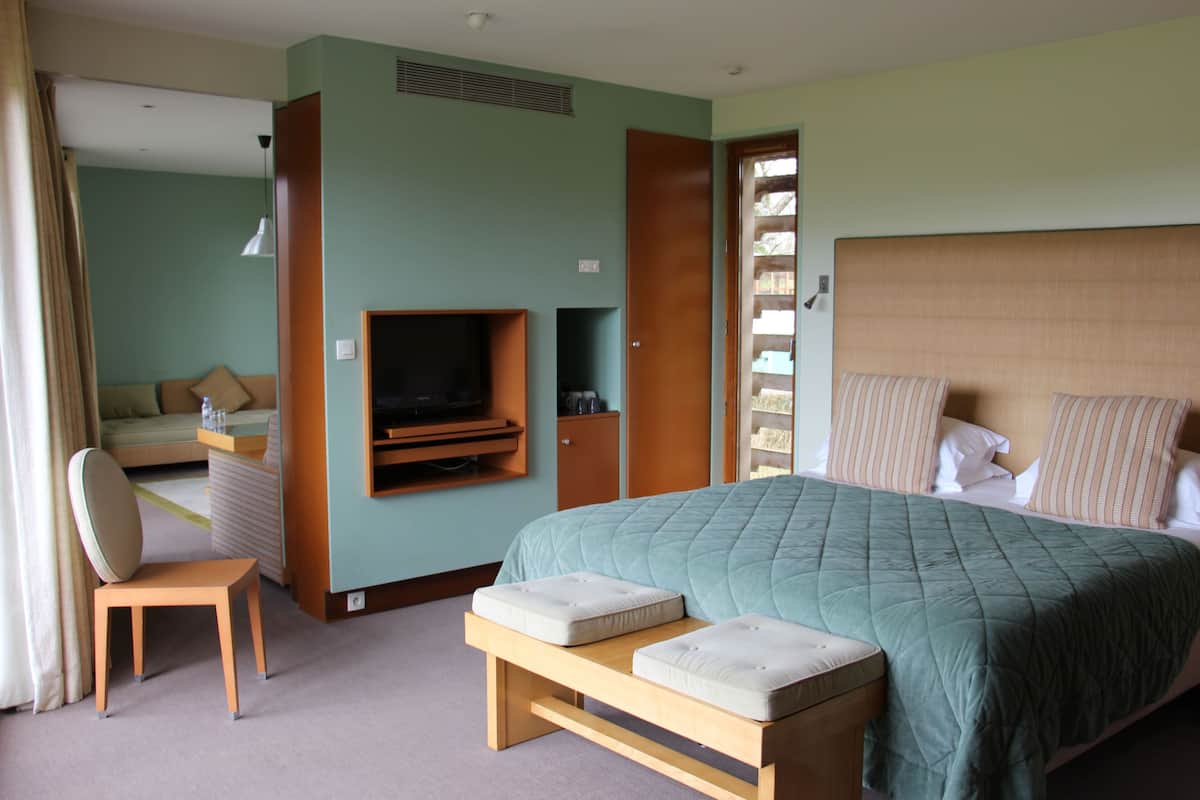 Minibar, in-room safe, desk, blackout curtains