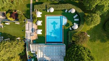 Piscine couverte, piscine extérieure (ouverte en saison)