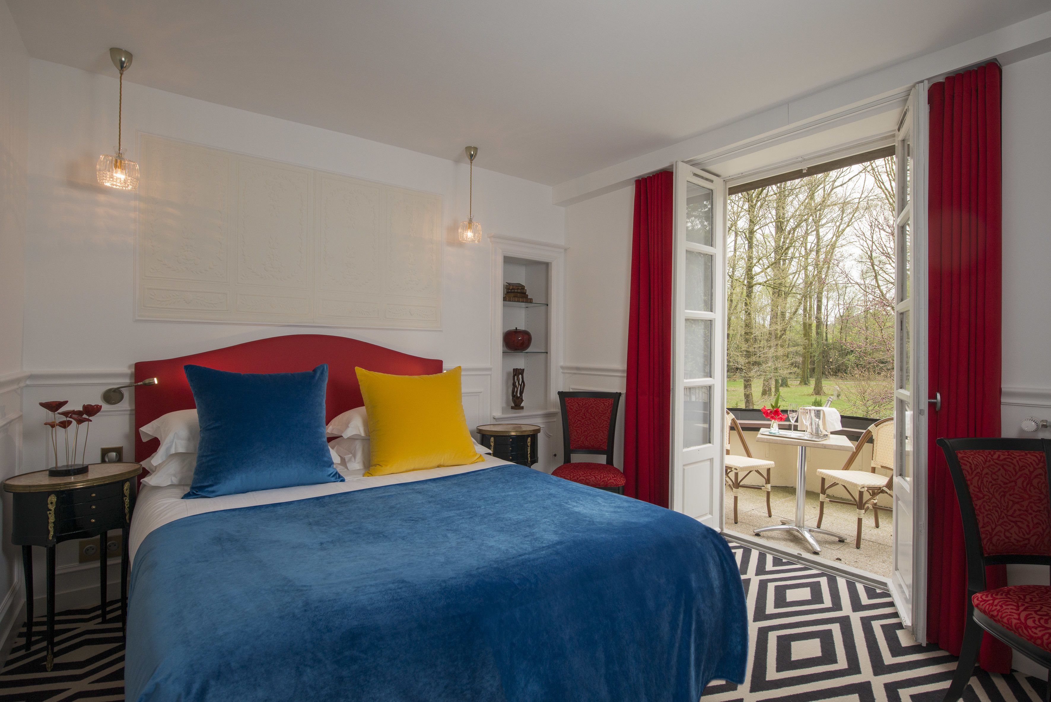 Minibar, coffres-forts dans les chambres, décoration personnalisée