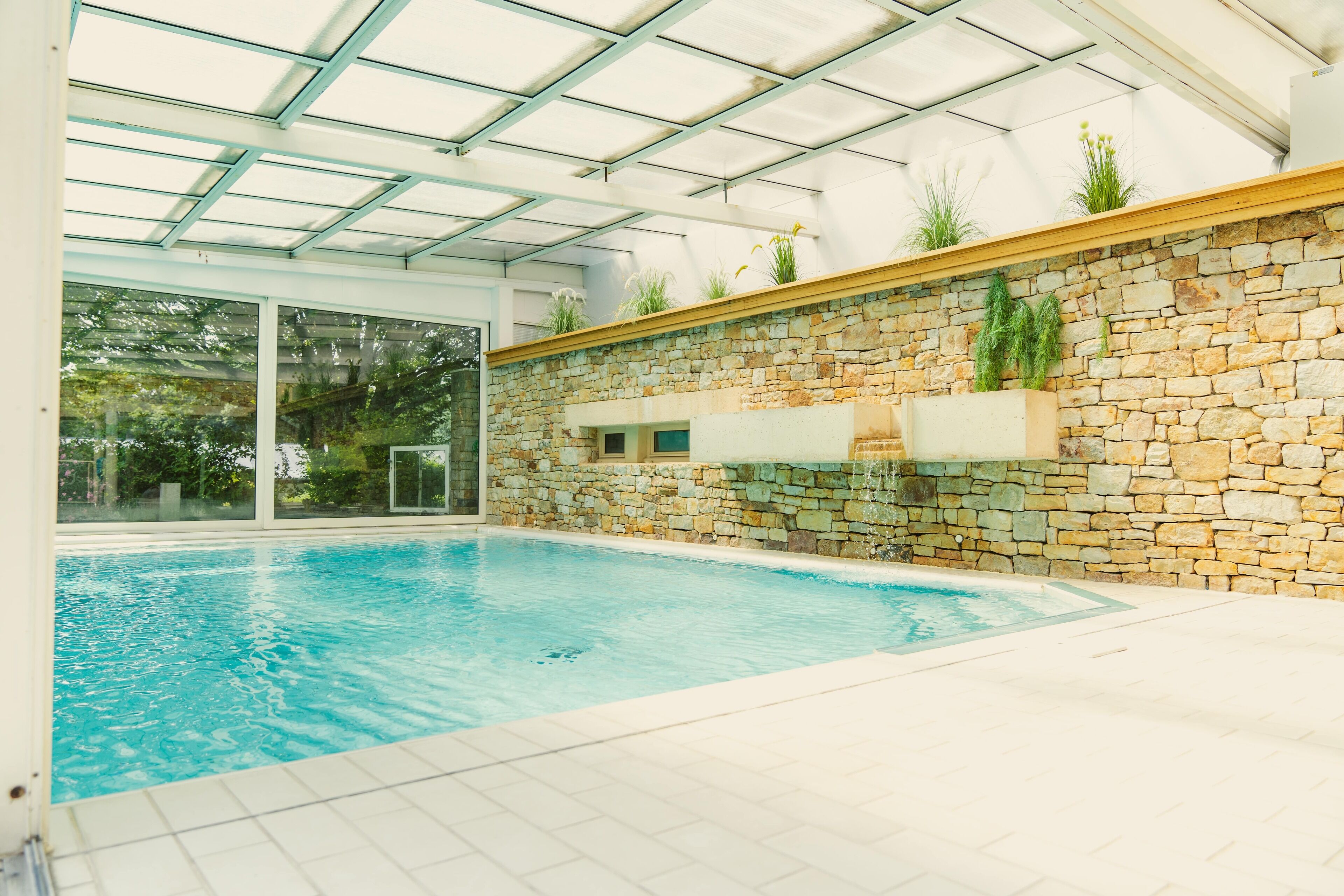 Piscina interna, piscina externa sazonal