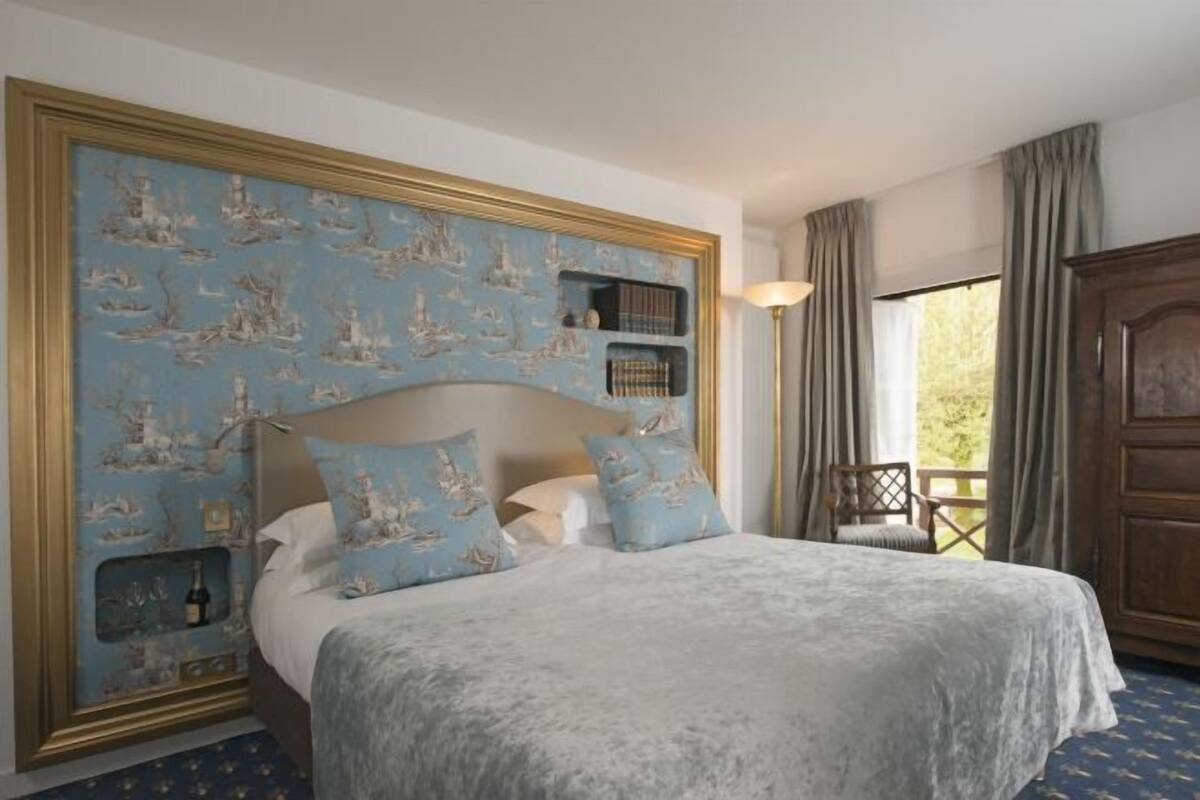 Minibar, in-room safe, individually decorated, individually furnished