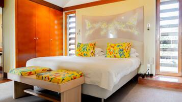 Minibar, individually decorated, individually furnished, desk