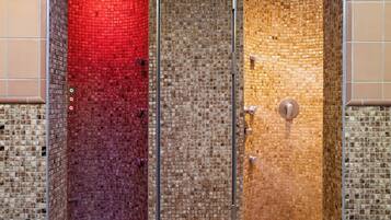 Sauna, Whirlpool, Dampfbad, Aromatherapie, Sportmassagen, Reflexologie