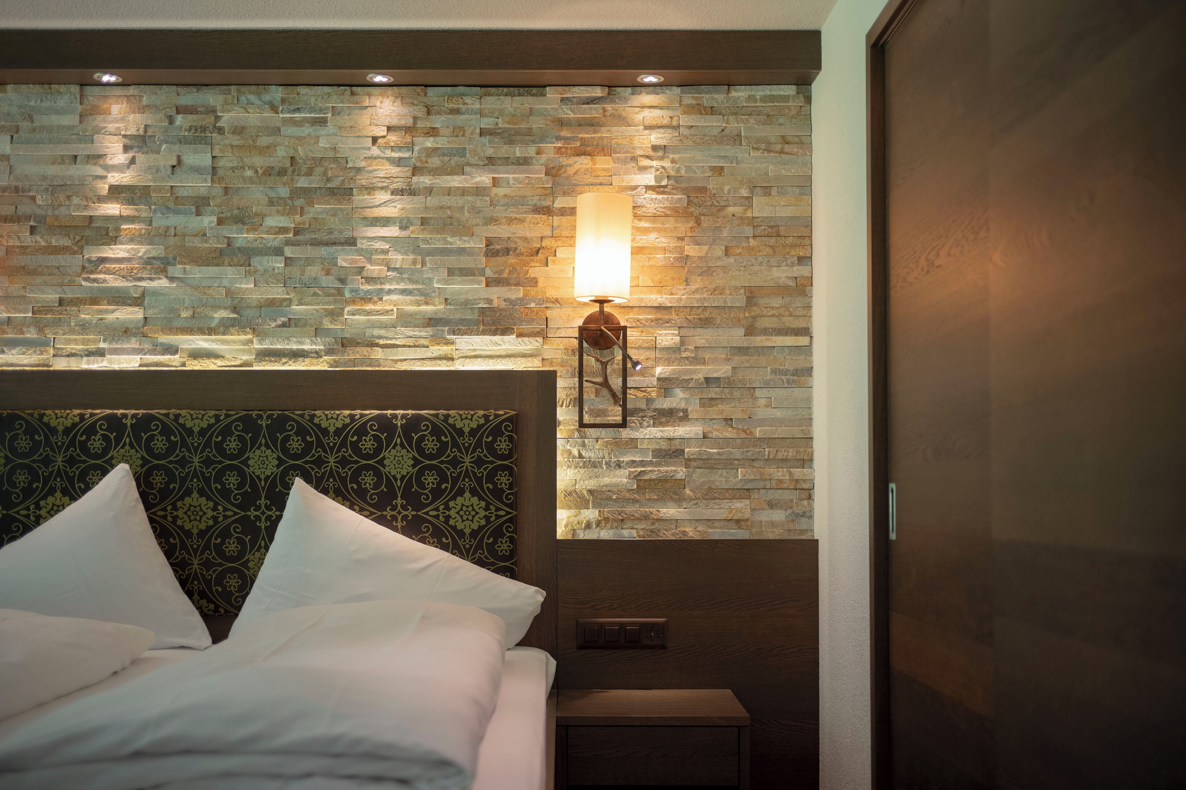 quadruple room (pavillon) | down duvets, in-room safe, desk, blackout curtains