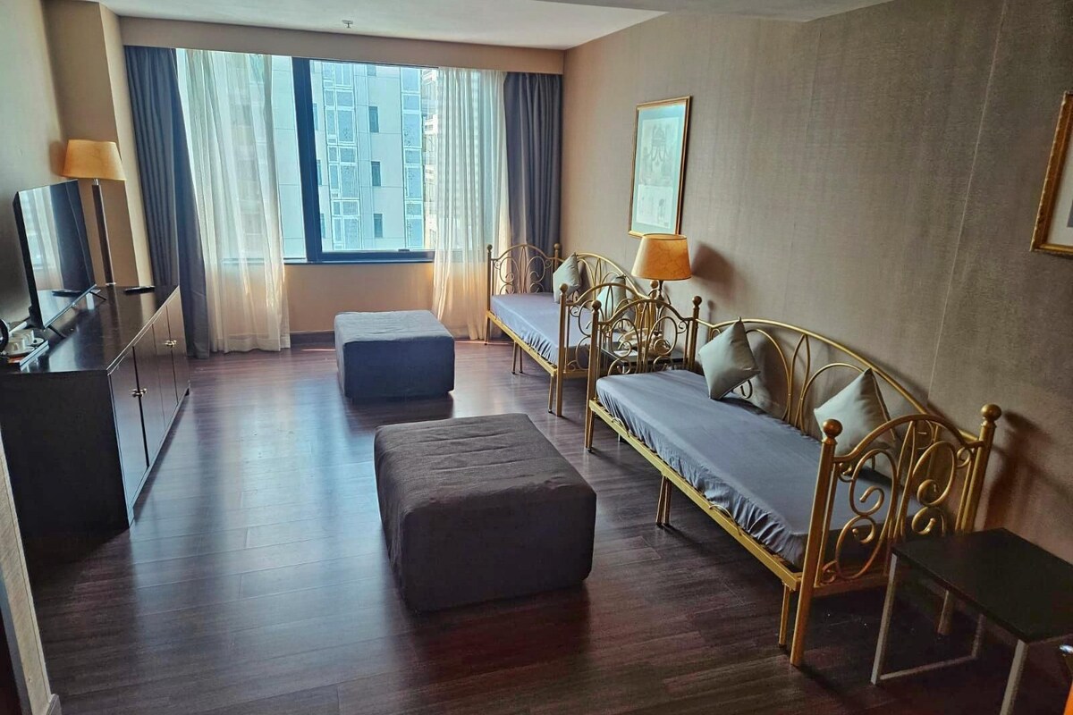 Premium bedding, minibar, in-room safe, desk