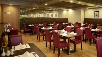 Petit déjeuner servi sur place