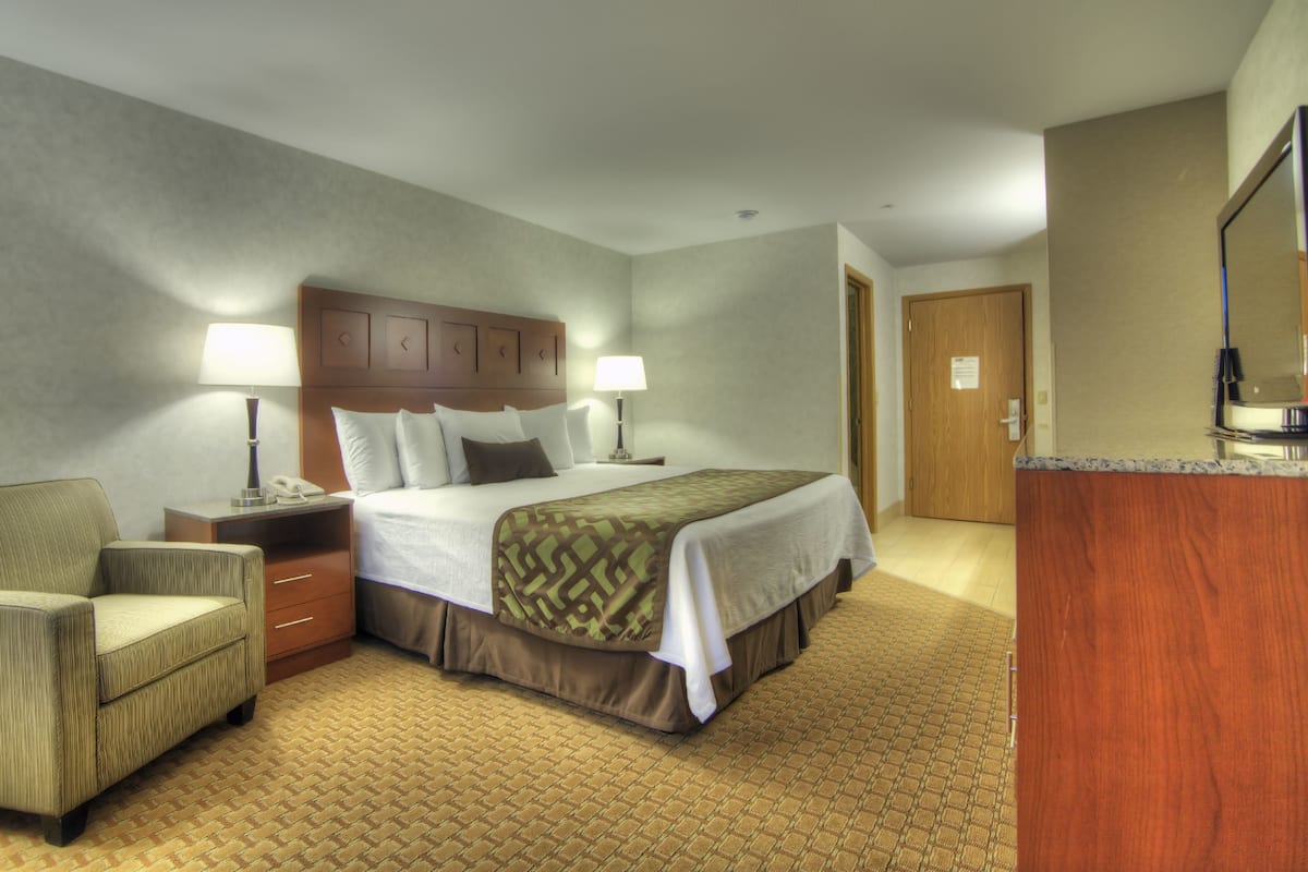 1 bedroom, in-room safe, desk, blackout curtains