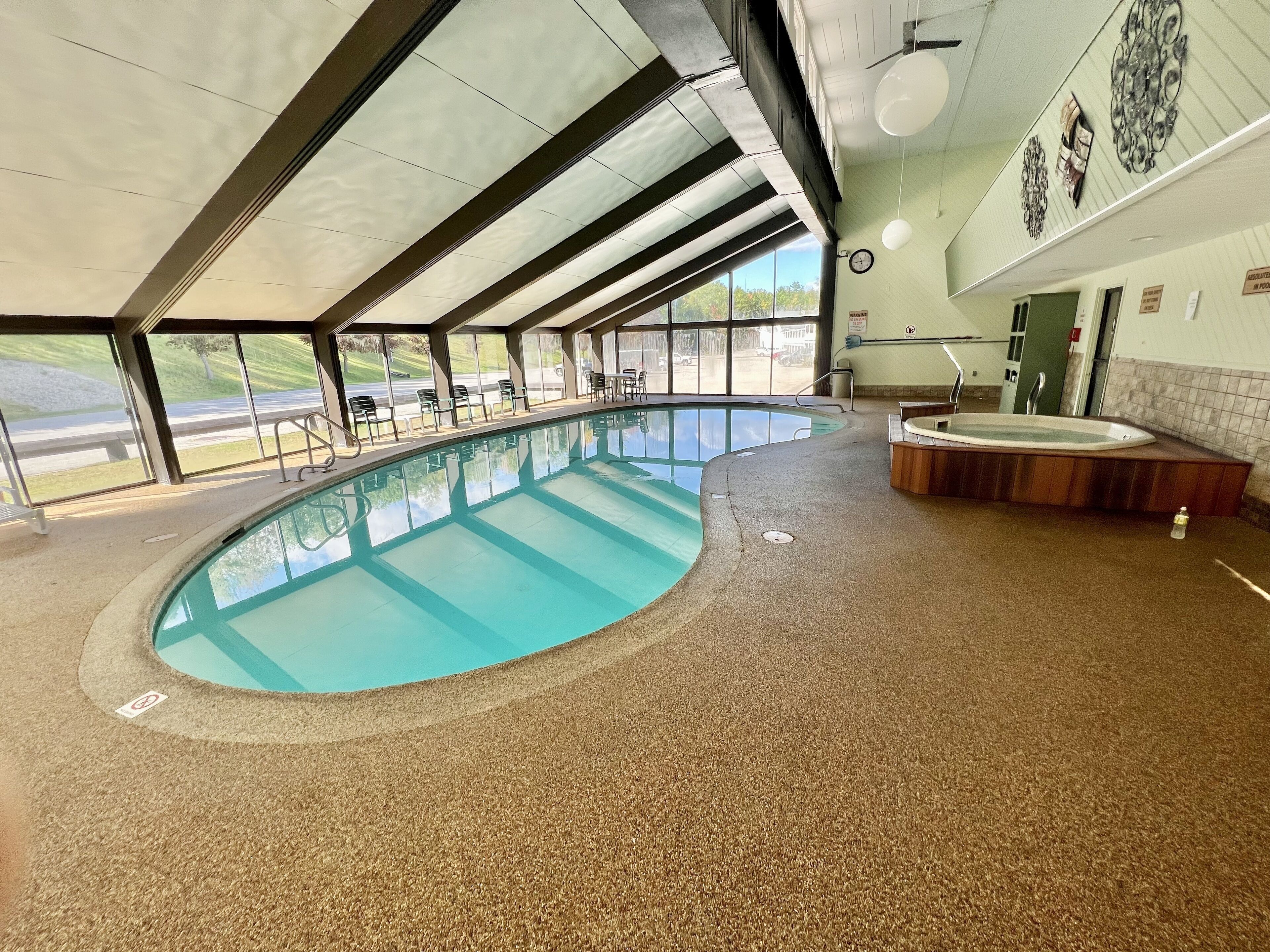 실내 수영장, 일광욕 의자