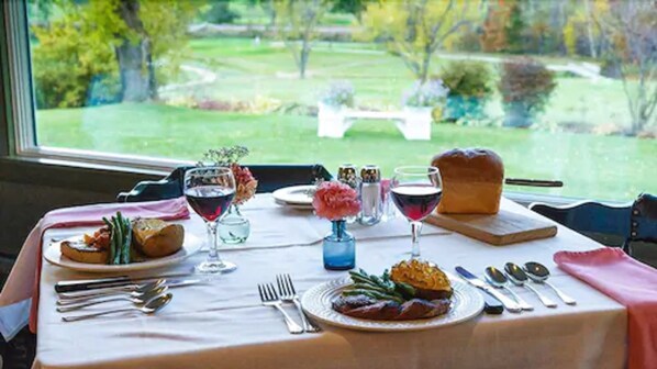 Breakfast and dinner served