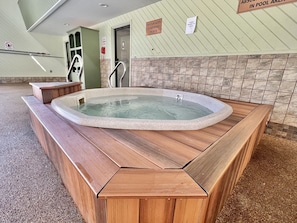 Indoor pool, pool loungers - Town and Country Inn & Resort (Gorham)