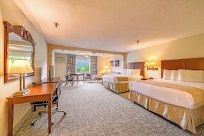 Junior Suite - 2 Queens, Non-Smoking (located over the lounge) | Bureau, chambres insonorisées, fer et planche à repasser, Wi-Fi gratuit