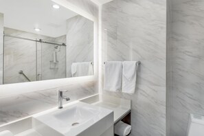 Standard Room, 1 King Bed, Refrigerator & Microwave, Bay View | Bathroom | Free toiletries, hair dryer, towels, soap - Best Western Historic Bayfront (St. Augustine)