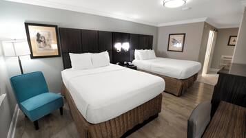 Habitación estándar, 2 camas Queen size, con acceso para personas discapacitadas, tina | Ropa de cama hipoalergénica y escritorio