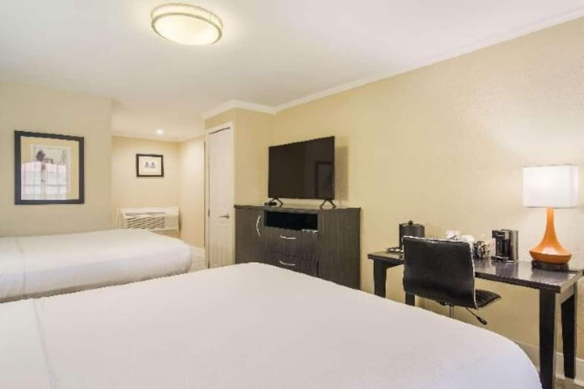 Ropa de cama hipoalergénica y escritorio